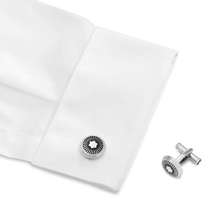 Gemelli rotondi in acciaio inossidabile decorati con razze e l'iconico top in madreperla innevato, emblema di Montblanc