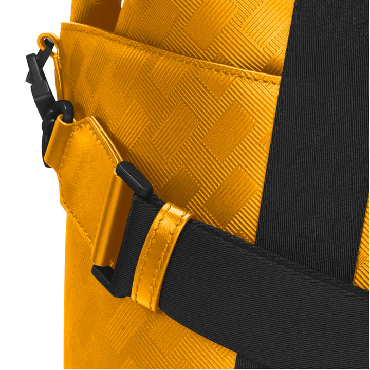 Medium format pochy bag with closure m lock 4810 montblanc extreme 3.0
