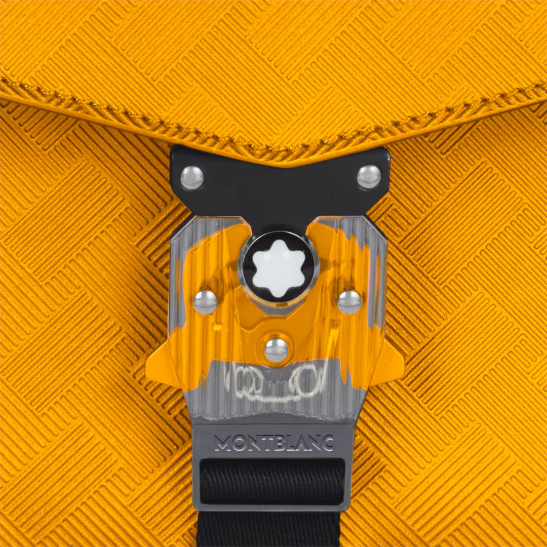 Medium format pochy bag with closure m lock 4810 montblanc extreme 3.0