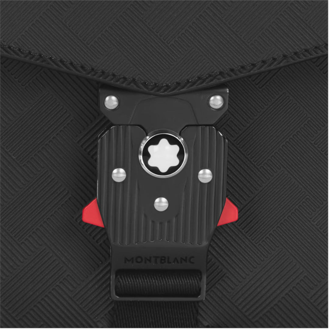 Medium format pochy bag with closure m lock 4810 montblanc extreme 3.0